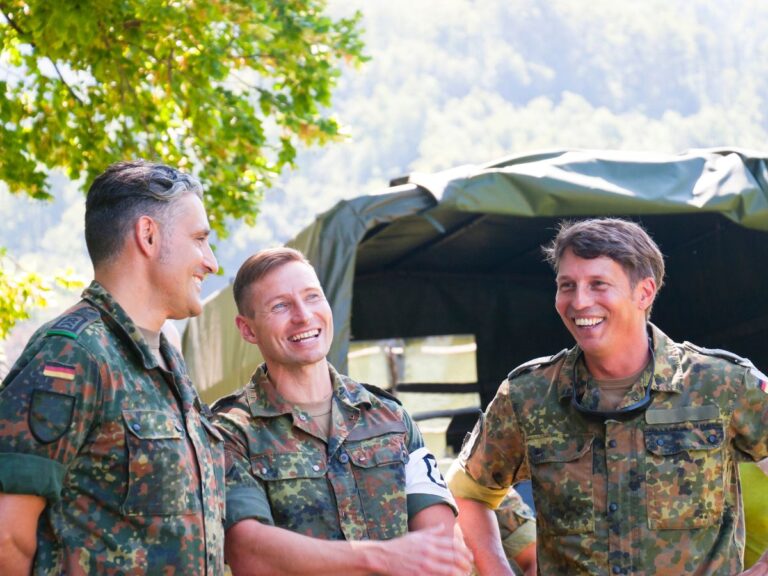 Record militaire loonsverhogingen voor 2023 en wat ze betekenen – Tips om junior officieren en hun troepen te helpen